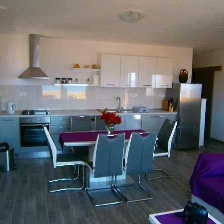 Apartment Willy Комижа Екстер'єр фото