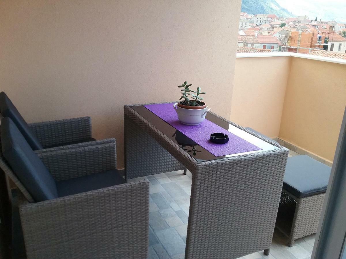 Apartment Willy Комижа Екстер'єр фото