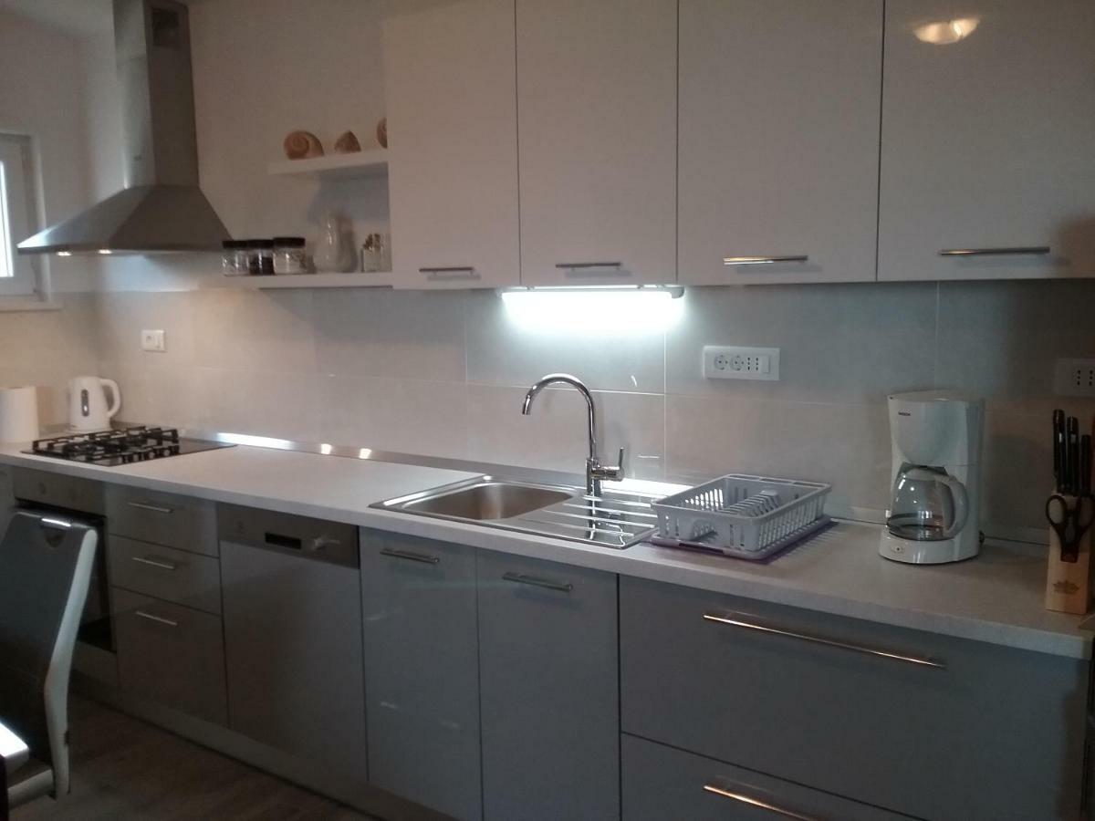 Apartment Willy Комижа Екстер'єр фото