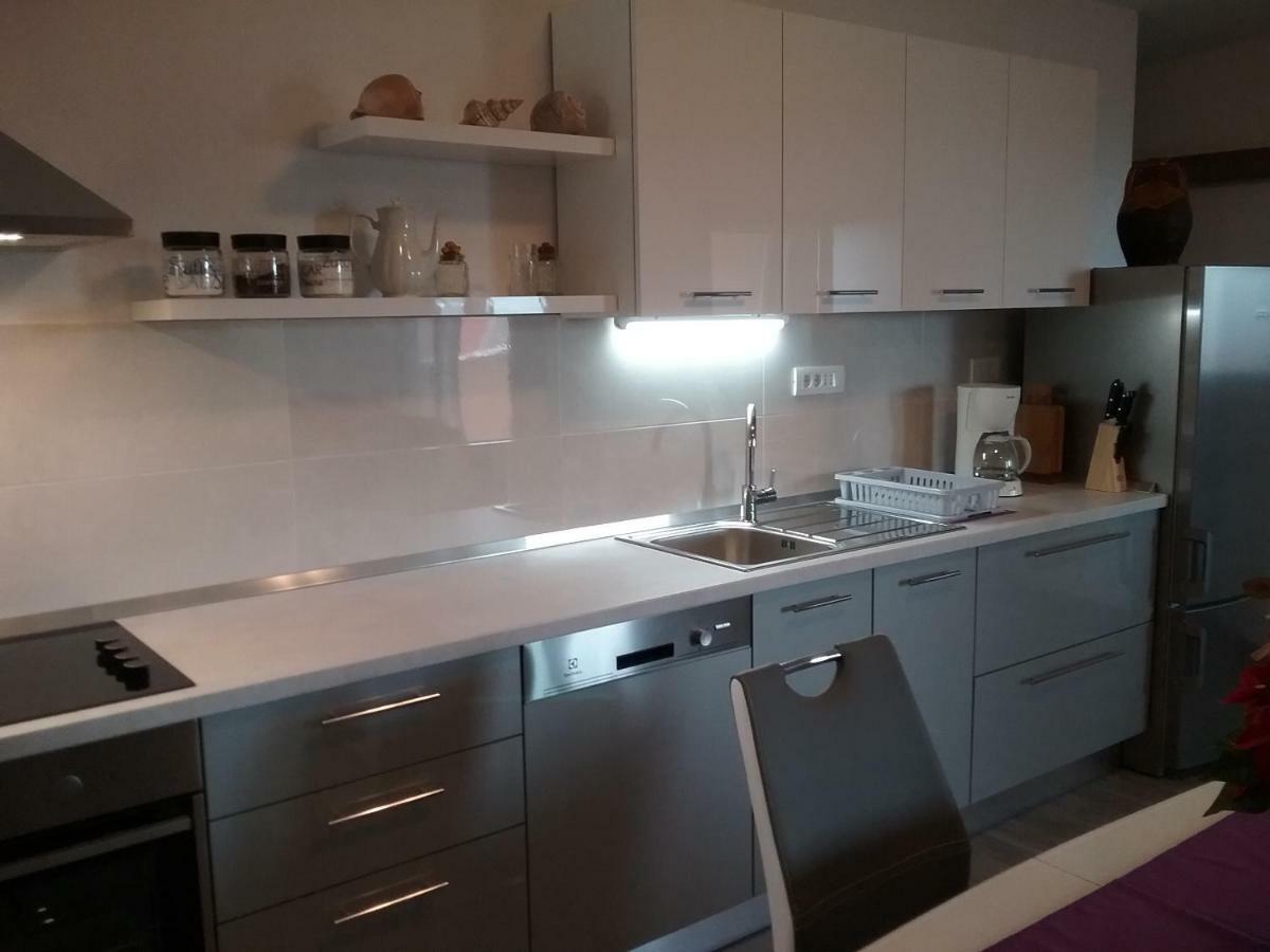 Apartment Willy Комижа Екстер'єр фото