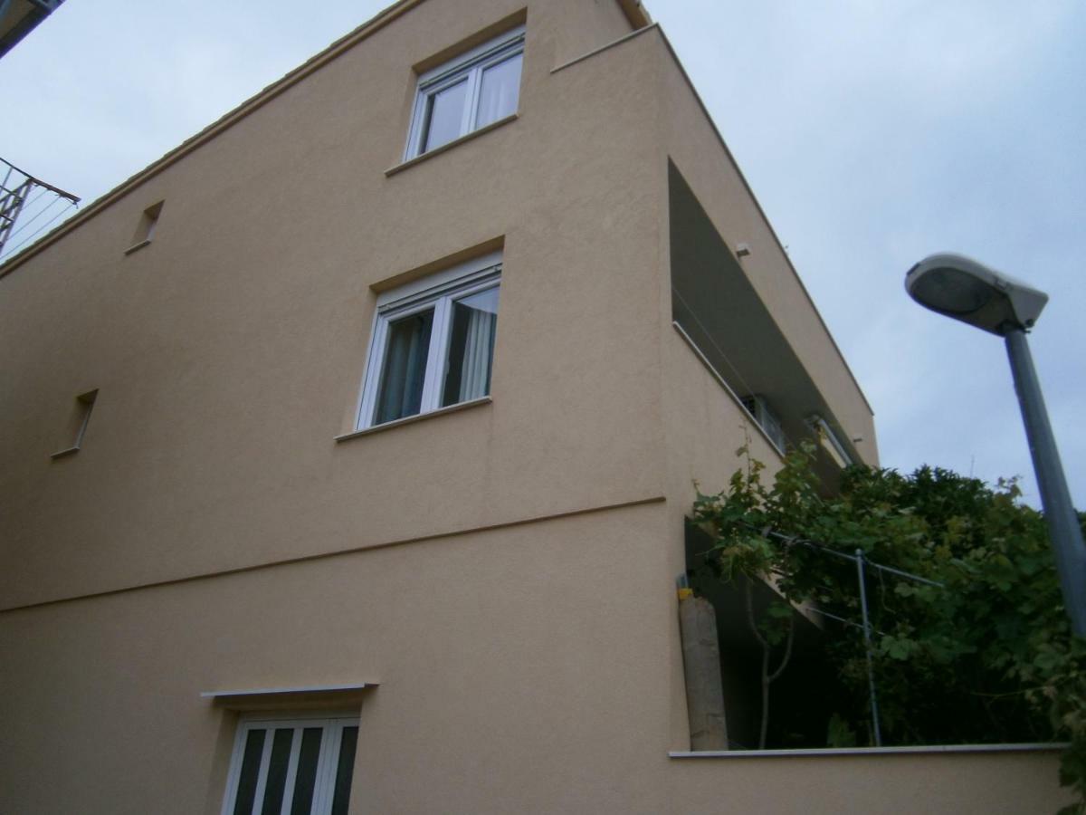 Apartment Willy Комижа Екстер'єр фото