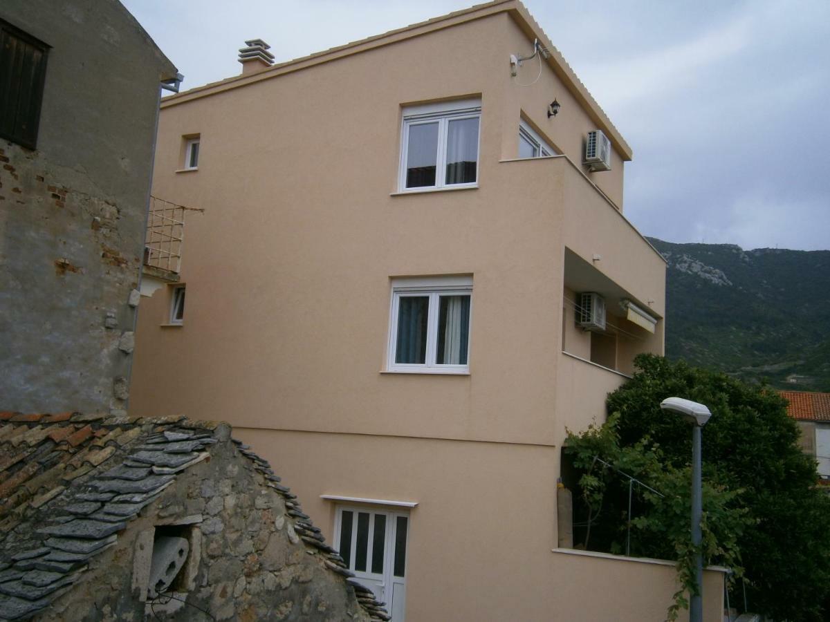 Apartment Willy Комижа Екстер'єр фото