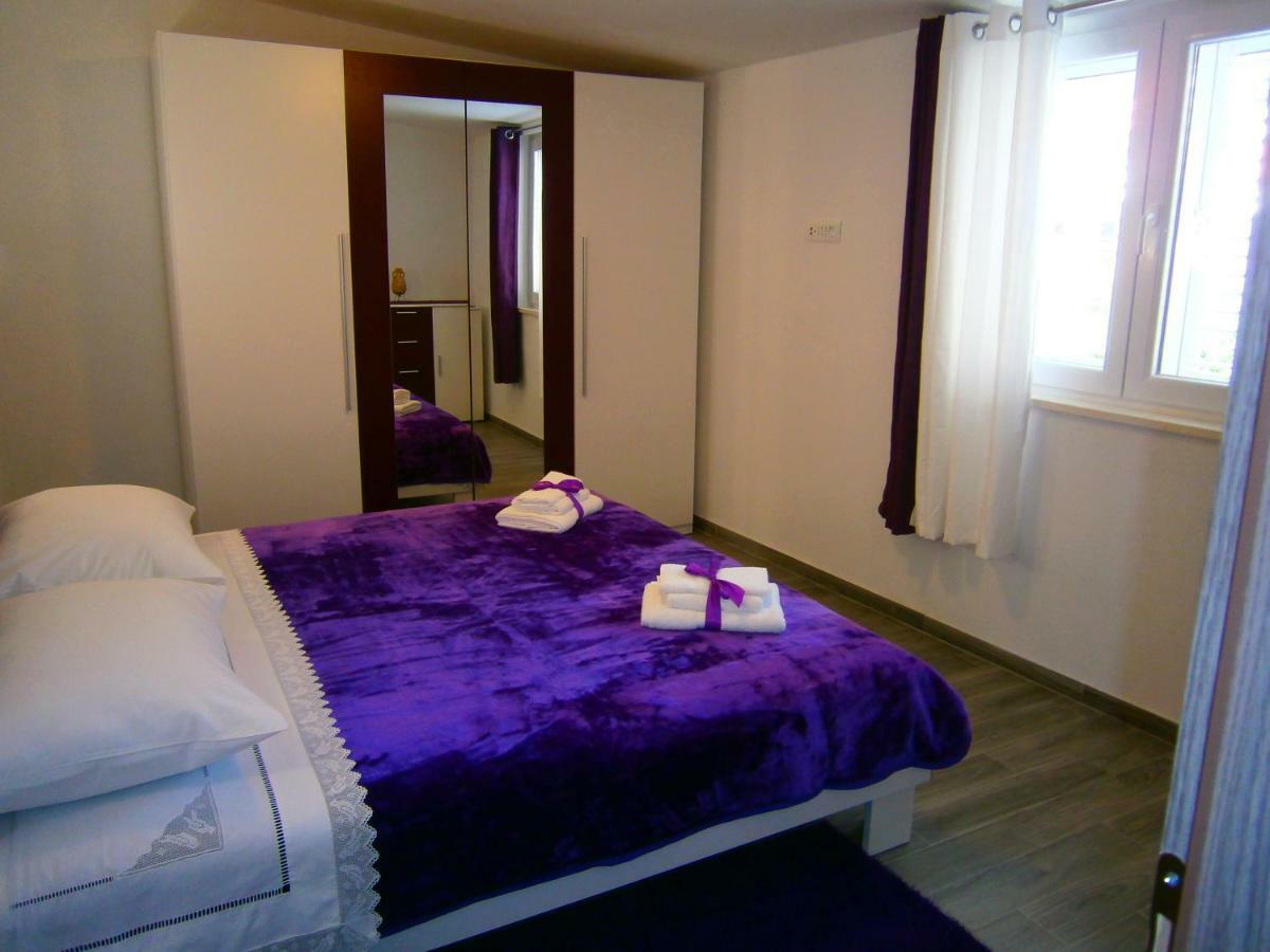 Apartment Willy Комижа Екстер'єр фото