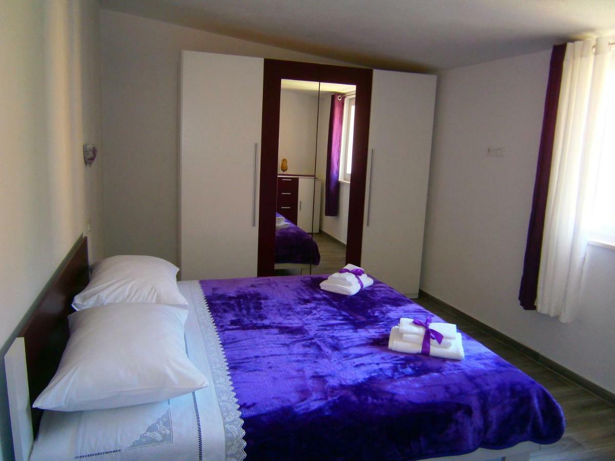 Apartment Willy Комижа Екстер'єр фото